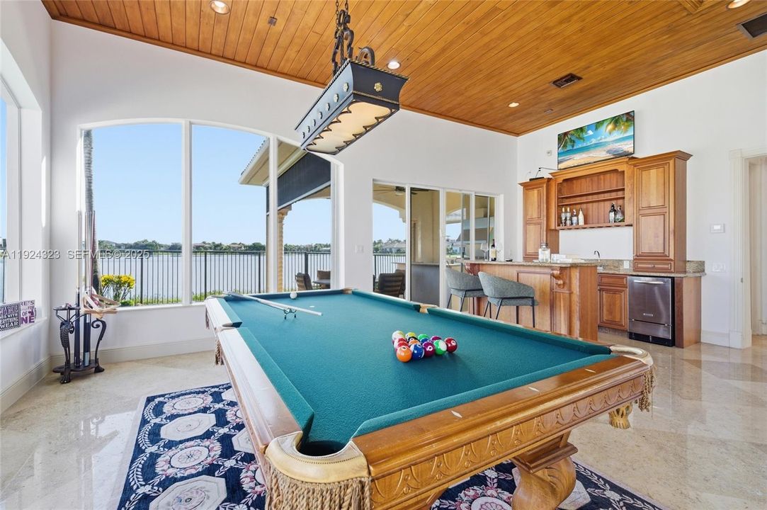 For Sale: $4,100,000 (6 beds, 7 baths, 8508 Square Feet)