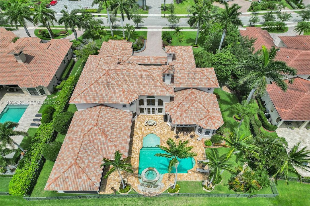 For Sale: $4,100,000 (6 beds, 7 baths, 8508 Square Feet)