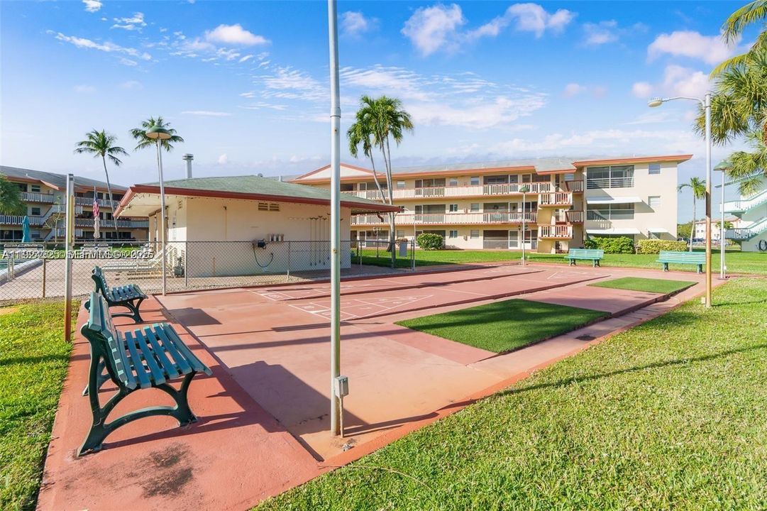 For Sale: $153,000 (2 beds, 1 baths, 880 Square Feet)