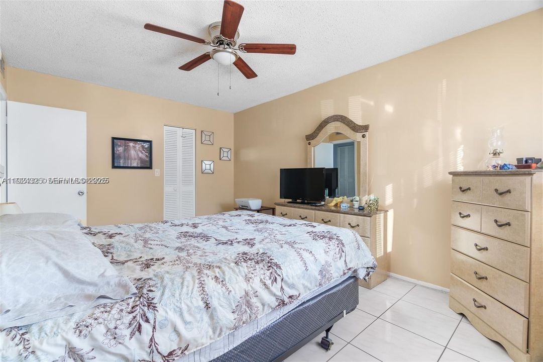 For Sale: $153,000 (2 beds, 1 baths, 880 Square Feet)