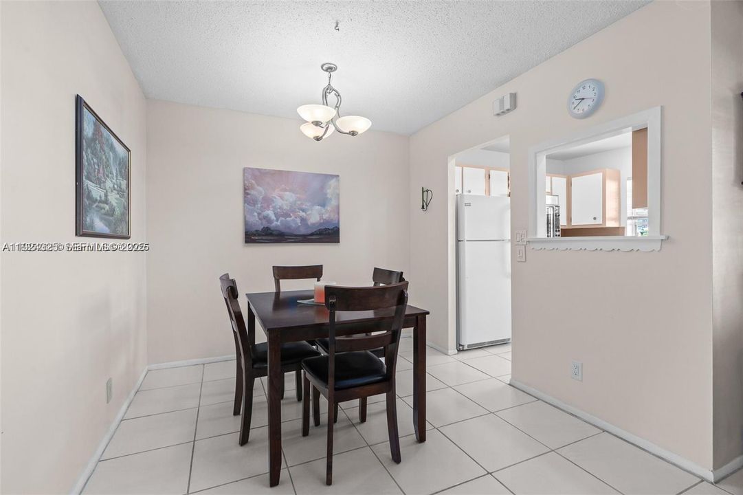 For Sale: $153,000 (2 beds, 1 baths, 880 Square Feet)