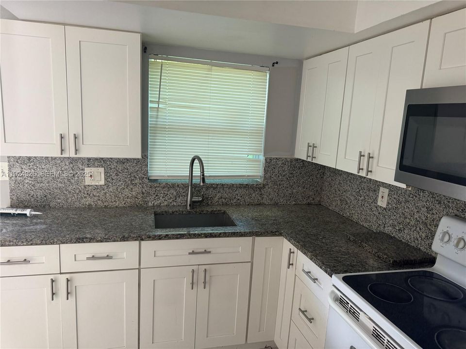 For Rent: $2,400 (2 beds, 1 baths, 3073 Square Feet)