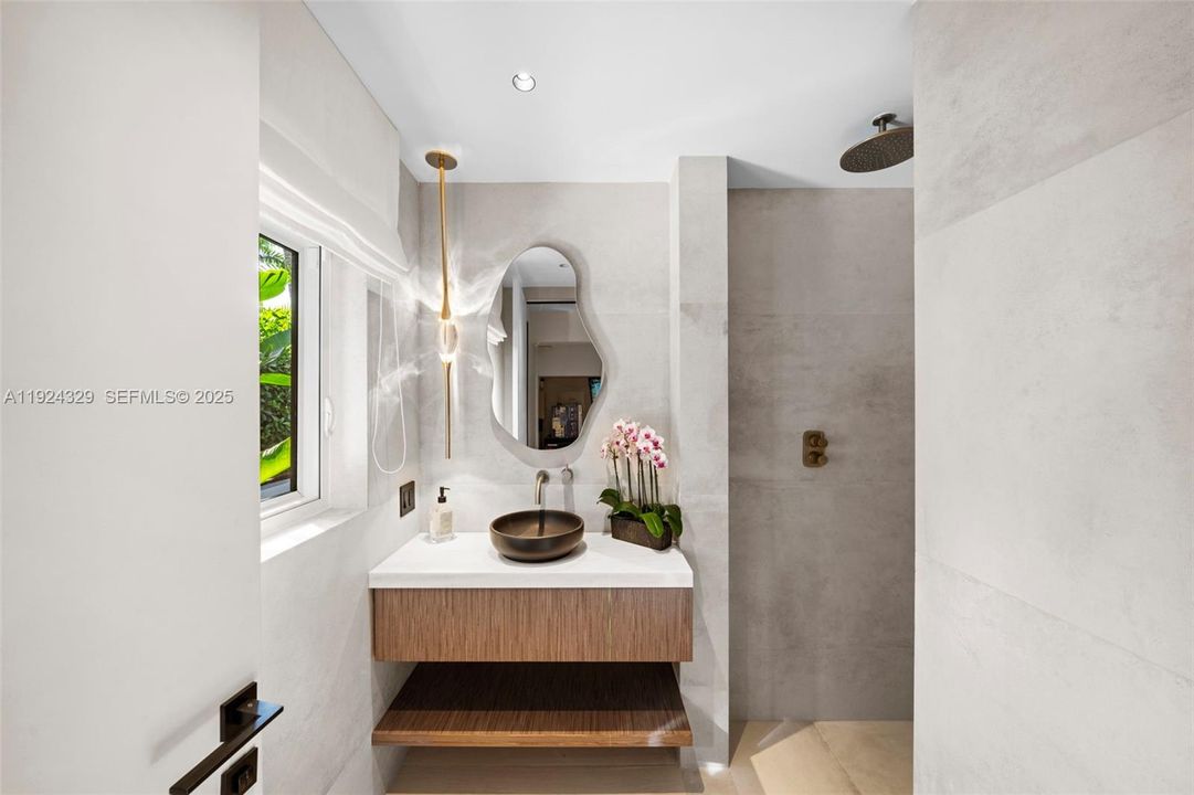 For Rent: $75,000 (4 beds, 4 baths, 3702 Square Feet)