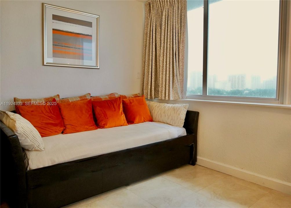 For Sale: $99,000 (0 beds, 1 baths, 370 Square Feet)