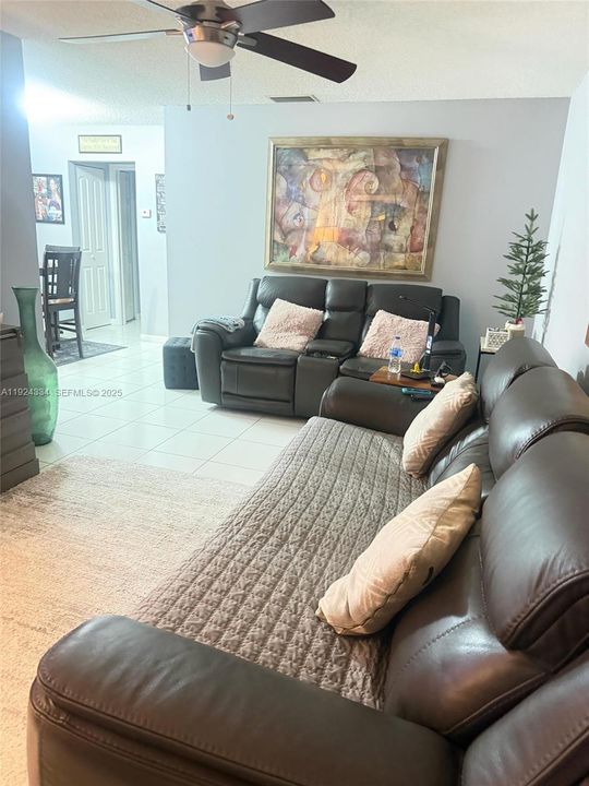 For Rent: $1,500 (1 beds, 1 baths, 720 Square Feet)