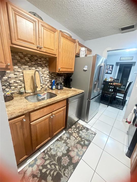 For Rent: $1,500 (1 beds, 1 baths, 720 Square Feet)