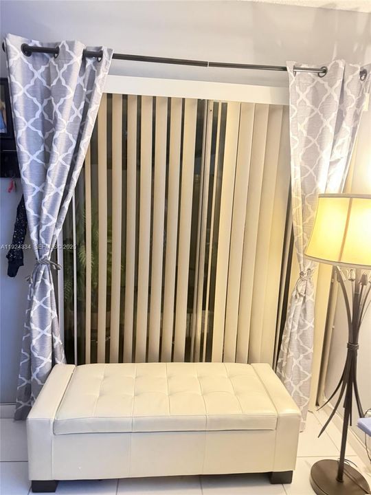 For Rent: $1,500 (1 beds, 1 baths, 720 Square Feet)