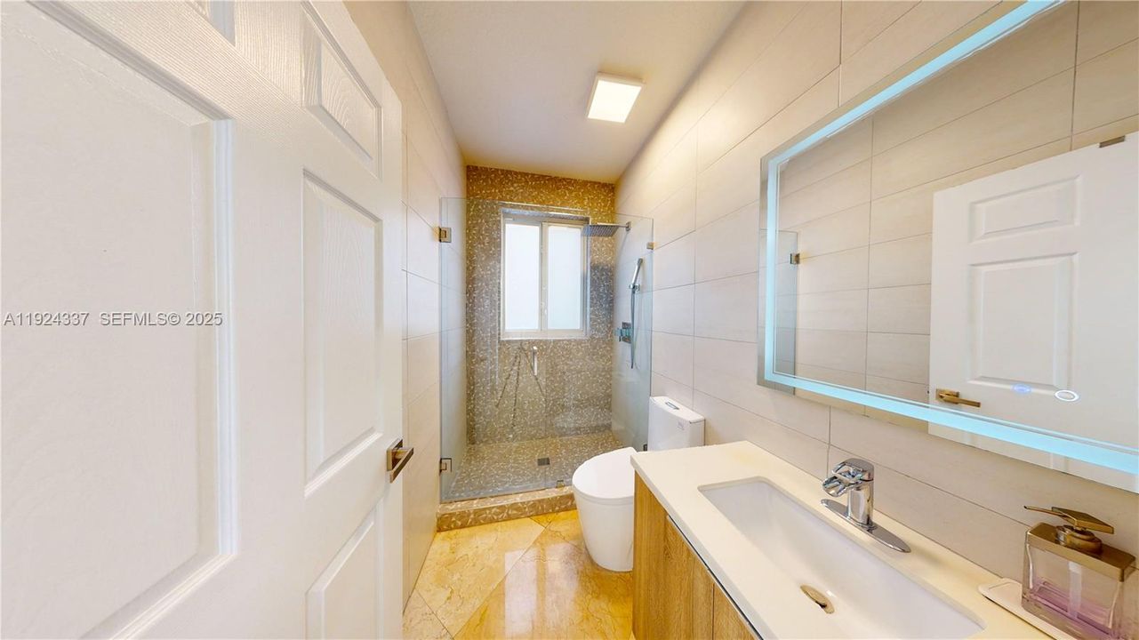 En Renta: $5,500 (4 camas, 3 baños, 3012 Pies cuadrados)