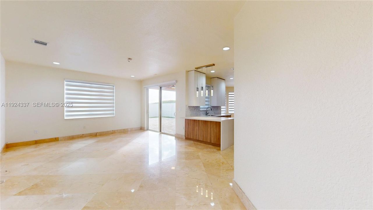 En Renta: $5,500 (4 camas, 3 baños, 3012 Pies cuadrados)