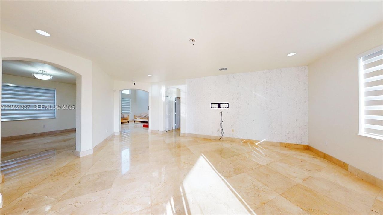 En Renta: $5,500 (4 camas, 3 baños, 3012 Pies cuadrados)