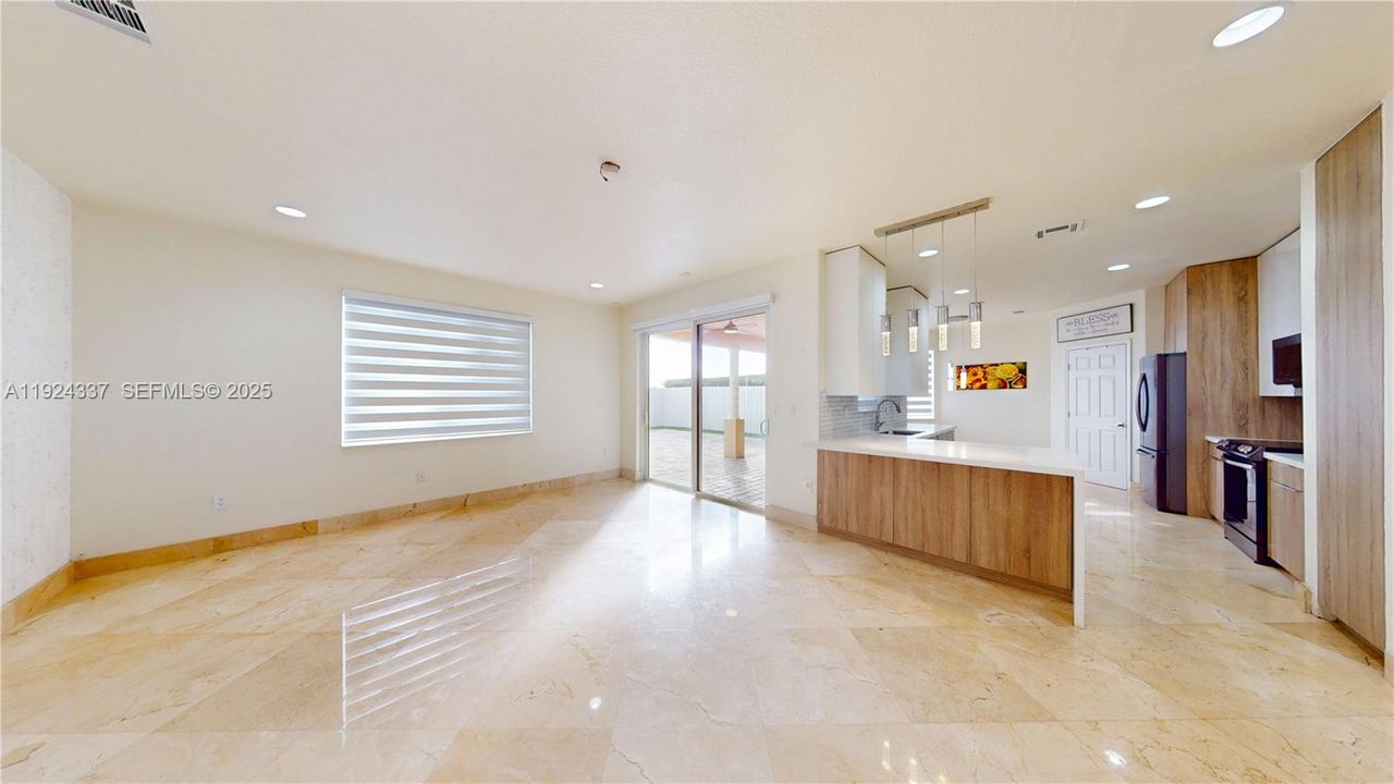 En Renta: $5,500 (4 camas, 3 baños, 3012 Pies cuadrados)