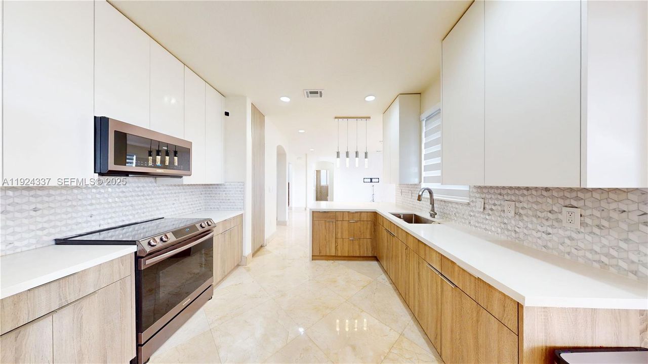 En Renta: $5,500 (4 camas, 3 baños, 3012 Pies cuadrados)