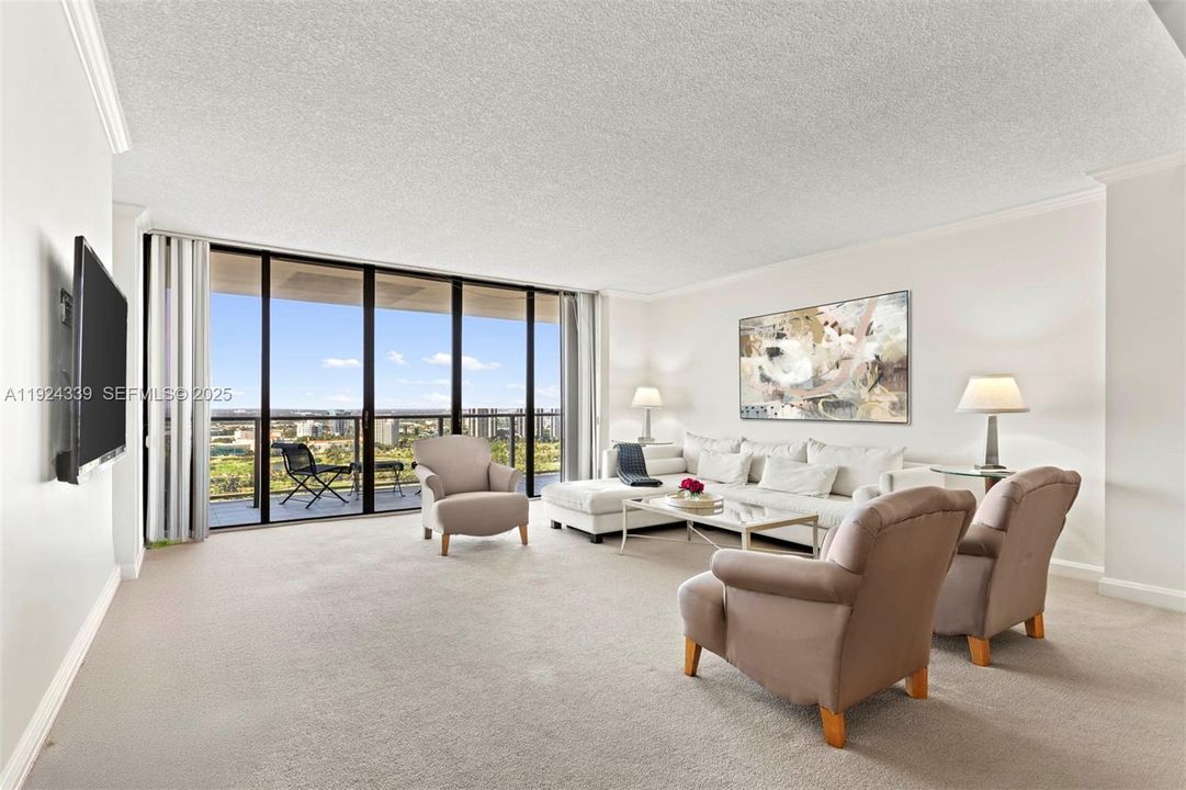 待售: $750,000 (2 贝兹, 2 浴室, 1810 平方英尺)