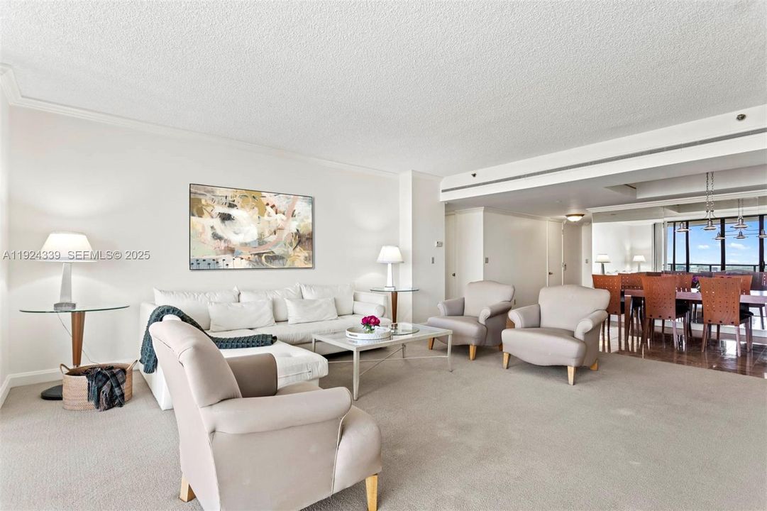 待售: $750,000 (2 贝兹, 2 浴室, 1810 平方英尺)