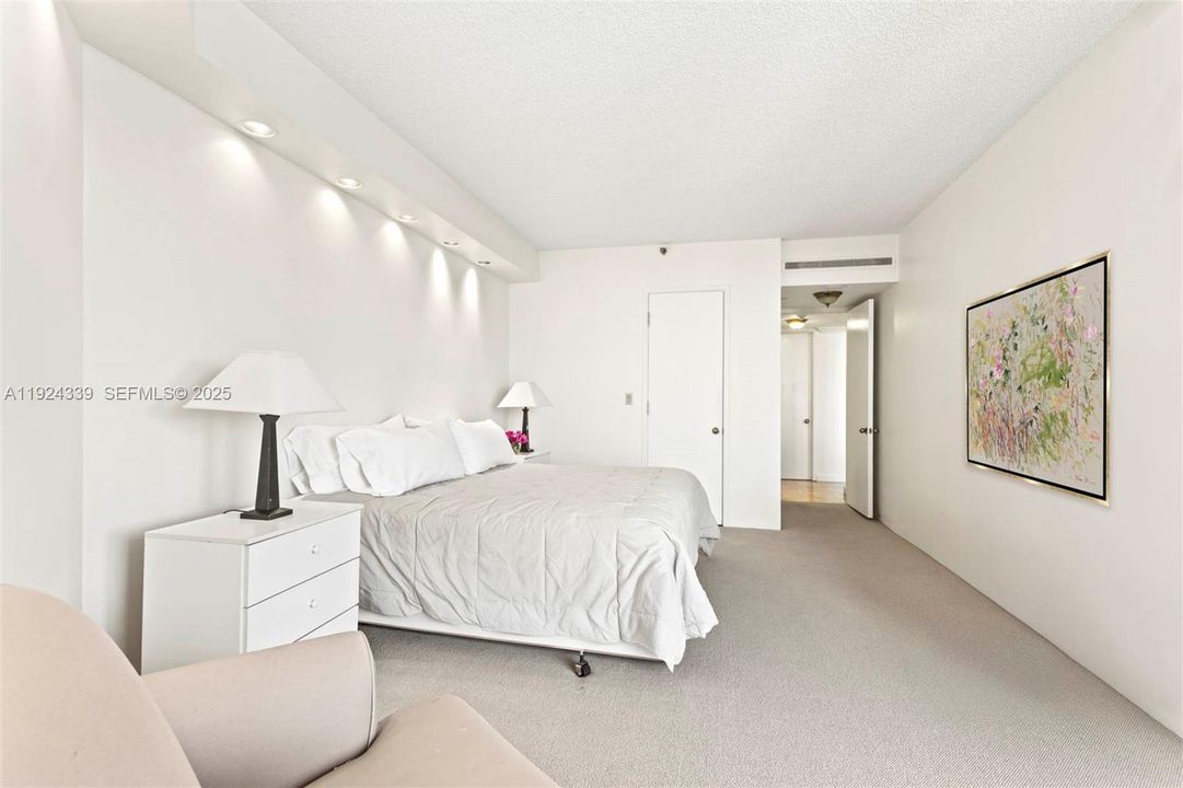 待售: $750,000 (2 贝兹, 2 浴室, 1810 平方英尺)