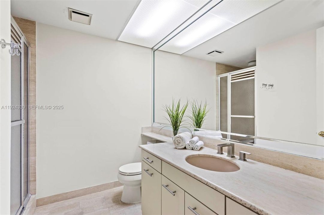 待售: $750,000 (2 贝兹, 2 浴室, 1810 平方英尺)