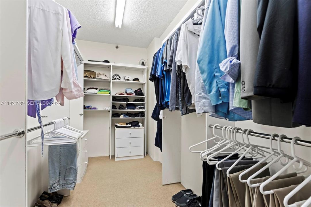 待售: $750,000 (2 贝兹, 2 浴室, 1810 平方英尺)