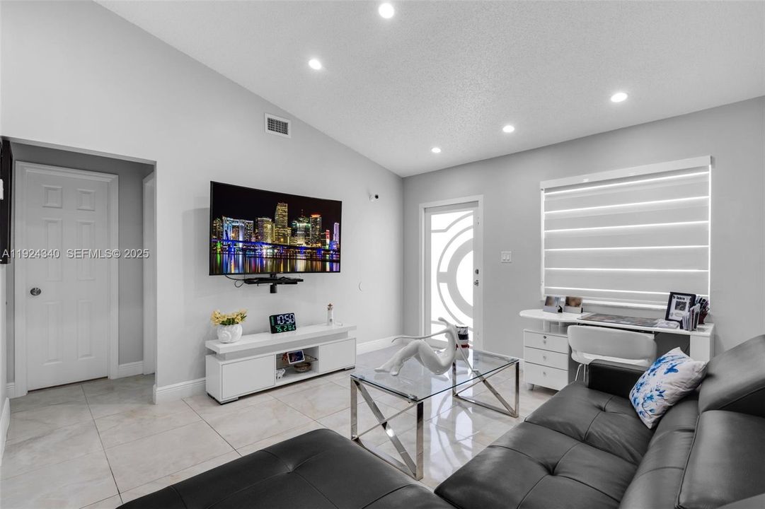 For Rent: $3,200 (3 beds, 2 baths, 1265 Square Feet)