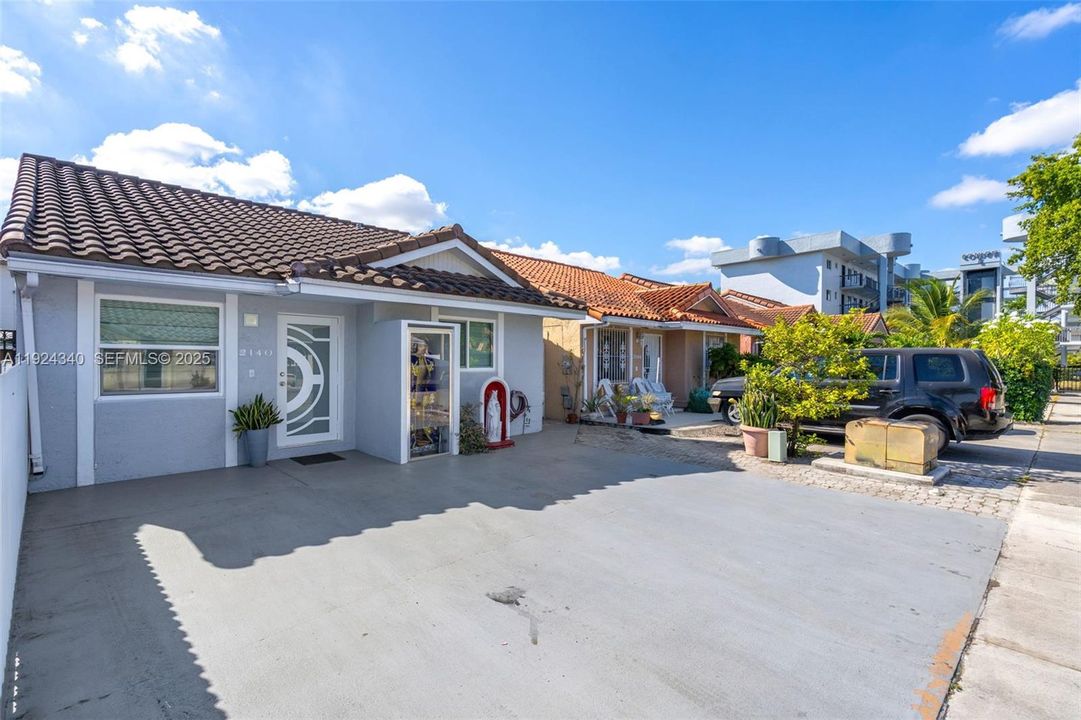 For Rent: $3,200 (3 beds, 2 baths, 1265 Square Feet)