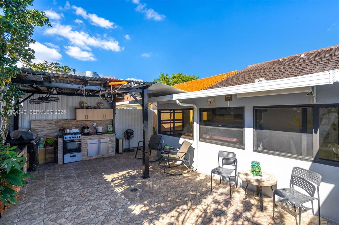 For Rent: $3,200 (3 beds, 2 baths, 1265 Square Feet)