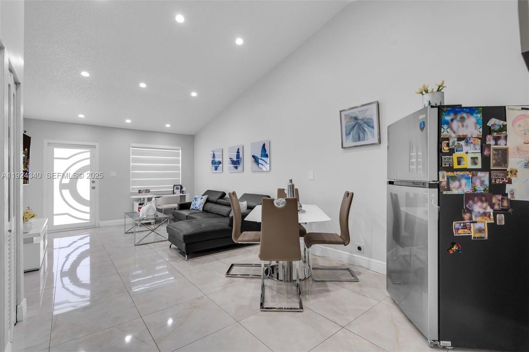 For Rent: $3,200 (3 beds, 2 baths, 1265 Square Feet)