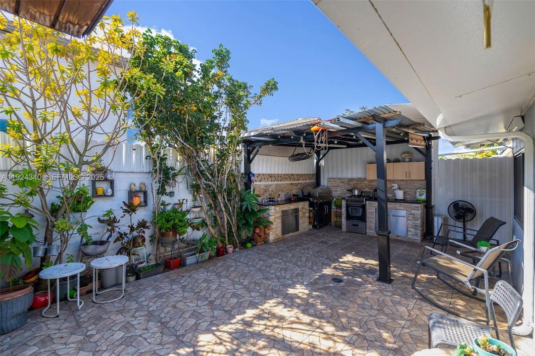 For Rent: $3,200 (3 beds, 2 baths, 1265 Square Feet)