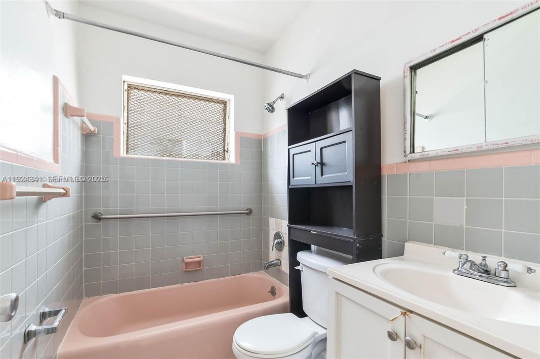 For Rent: $1,600 (0 beds, 1 baths, 550 Square Feet)