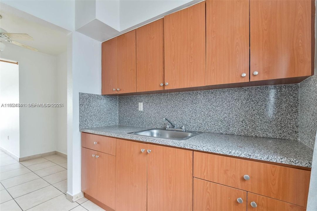 For Rent: $1,600 (0 beds, 1 baths, 550 Square Feet)