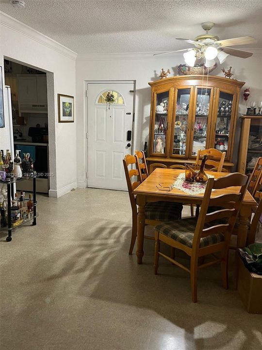 待售: $239,000 (2 贝兹, 2 浴室, 890 平方英尺)