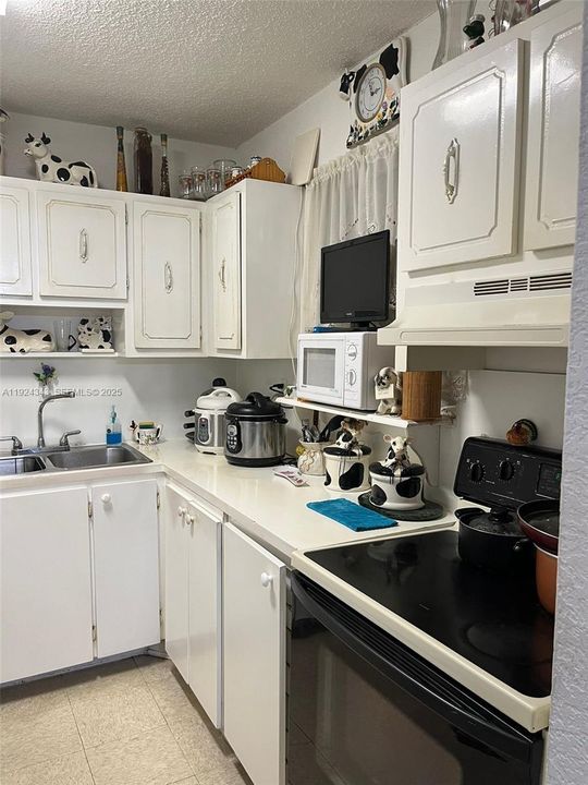 待售: $239,000 (2 贝兹, 2 浴室, 890 平方英尺)