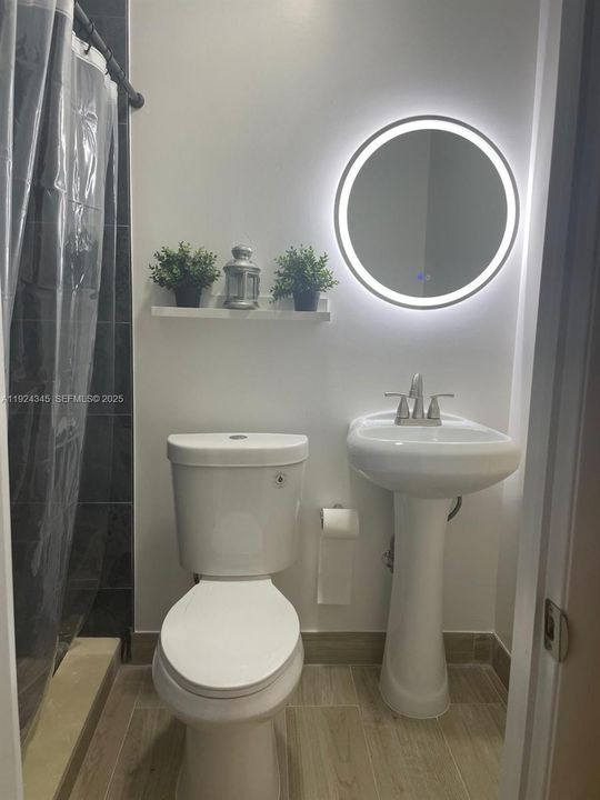 For Rent: $1,300 (0 beds, 1 baths, 1966 Square Feet)