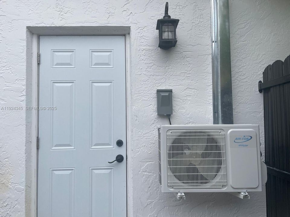 For Rent: $1,300 (0 beds, 1 baths, 1966 Square Feet)