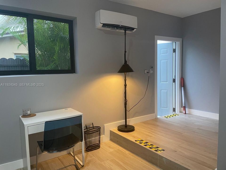 For Rent: $1,300 (0 beds, 1 baths, 1966 Square Feet)