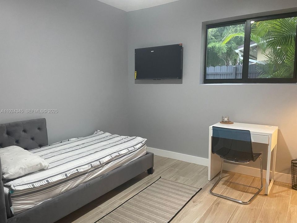 For Rent: $1,300 (0 beds, 1 baths, 1966 Square Feet)