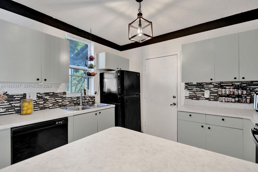 En Venta: $450,000 (3 camas, 2 baños, 1524 Pies cuadrados)