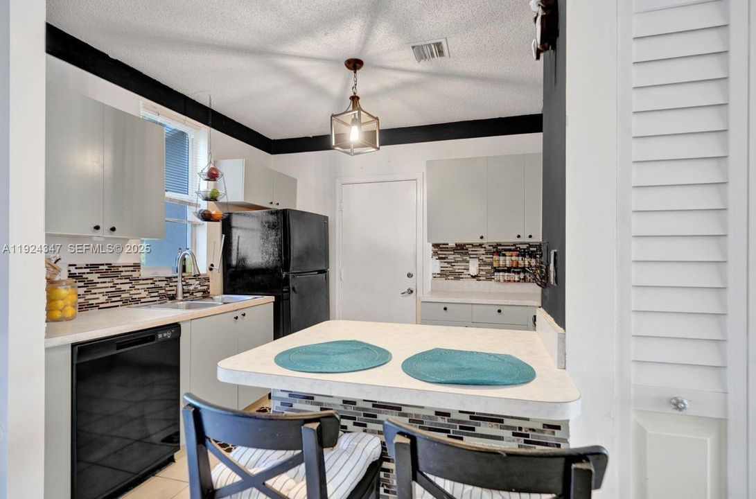 En Venta: $450,000 (3 camas, 2 baños, 1524 Pies cuadrados)