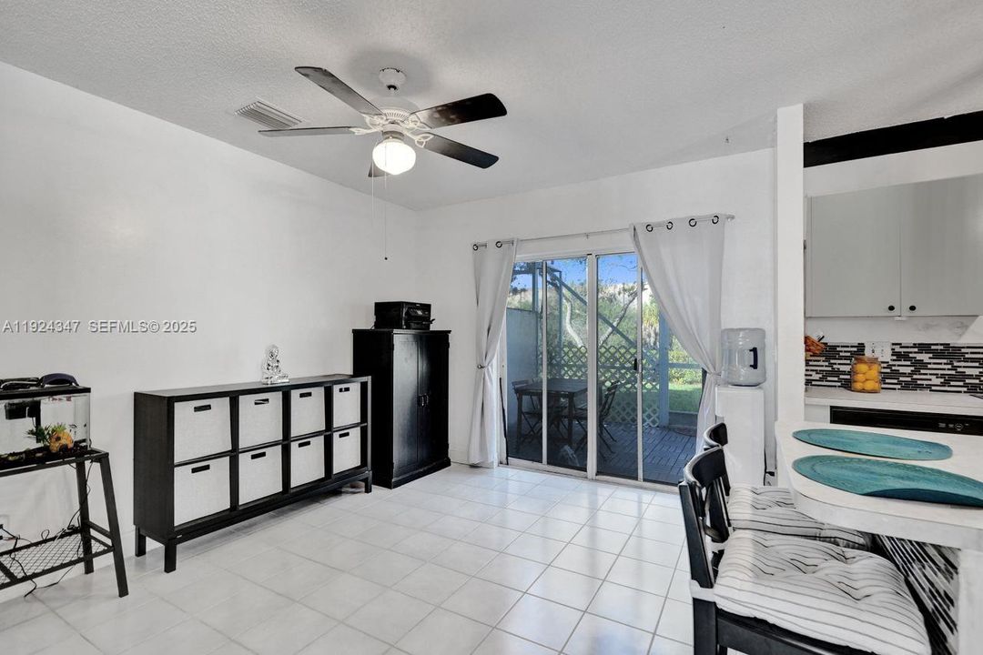 En Venta: $450,000 (3 camas, 2 baños, 1524 Pies cuadrados)