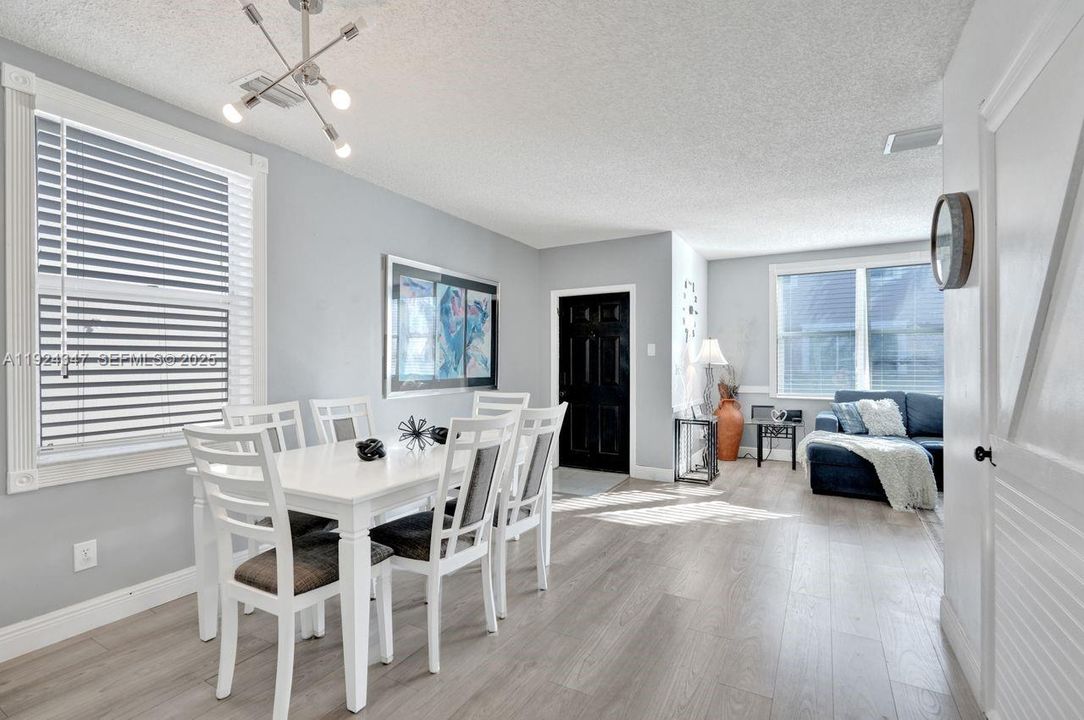 En Venta: $450,000 (3 camas, 2 baños, 1524 Pies cuadrados)