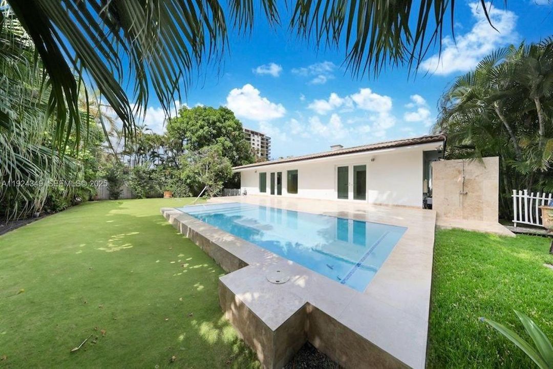 For Rent: $15,000 (3 beds, 2 baths, 2322 Square Feet)