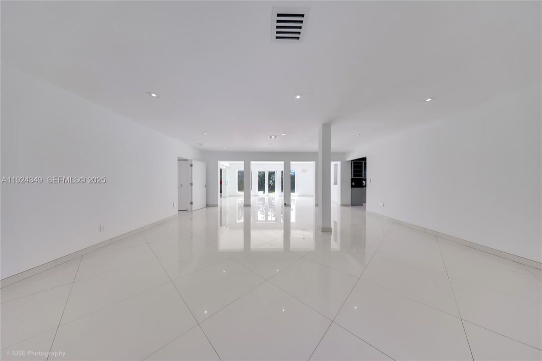 For Rent: $15,000 (3 beds, 2 baths, 2322 Square Feet)