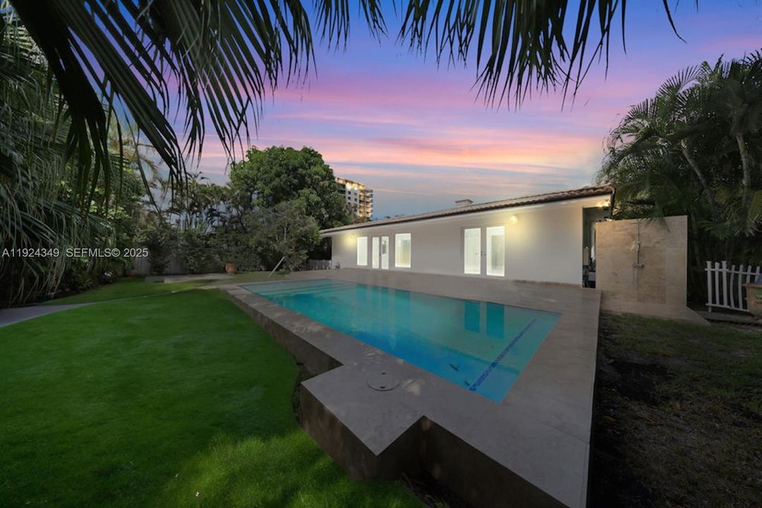 For Rent: $15,000 (3 beds, 2 baths, 2322 Square Feet)