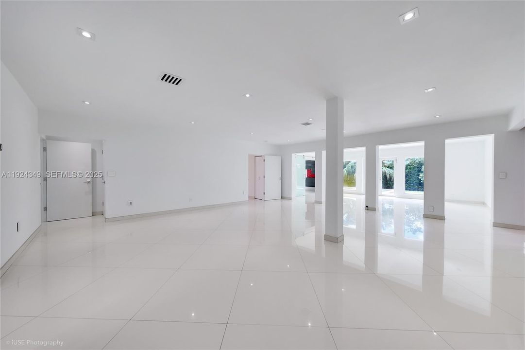 For Rent: $15,000 (3 beds, 2 baths, 2322 Square Feet)