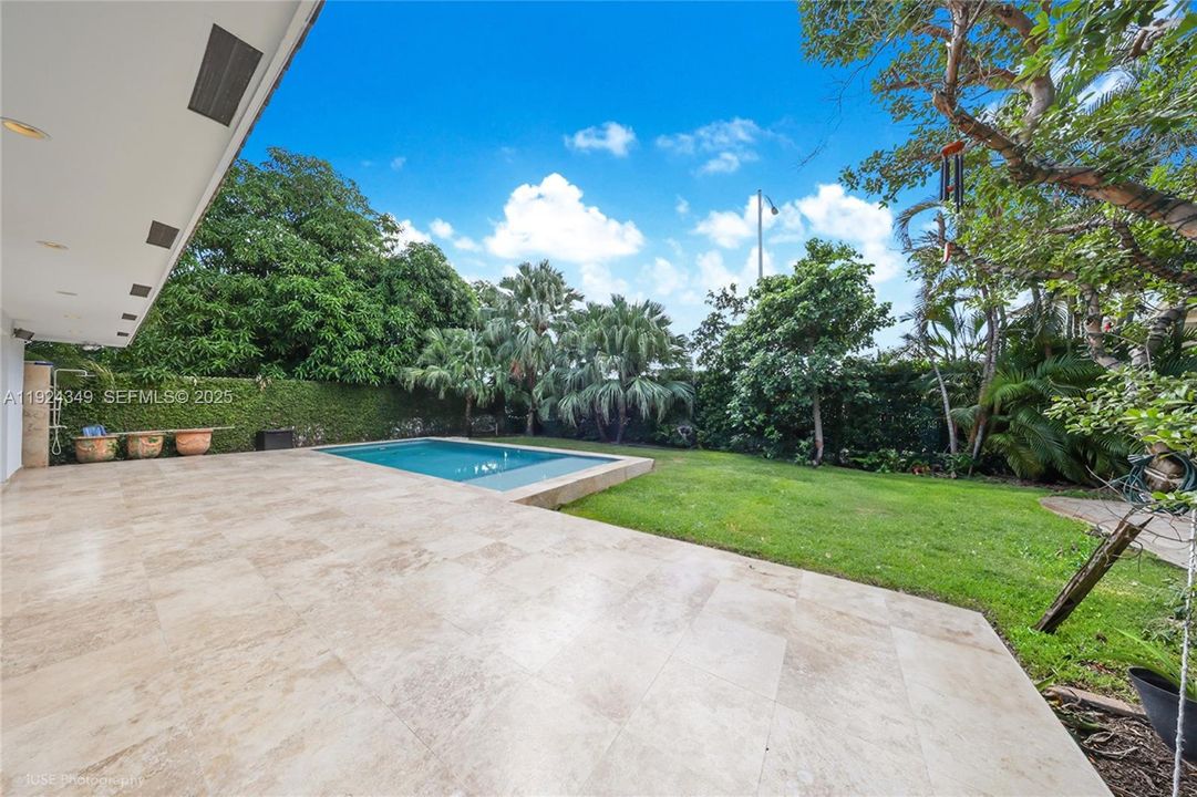 For Rent: $15,000 (3 beds, 2 baths, 2322 Square Feet)