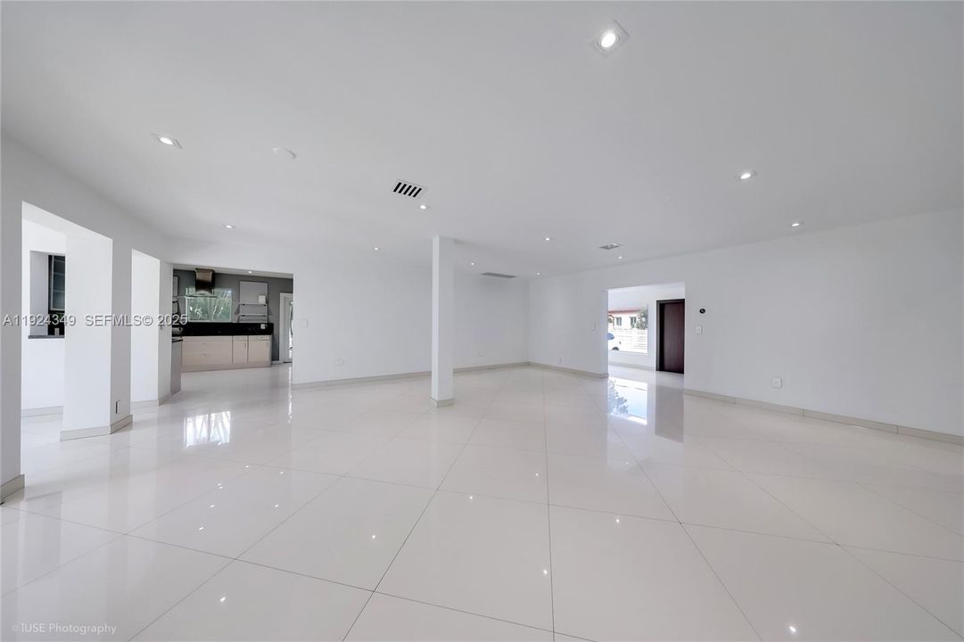 For Rent: $15,000 (3 beds, 2 baths, 2322 Square Feet)