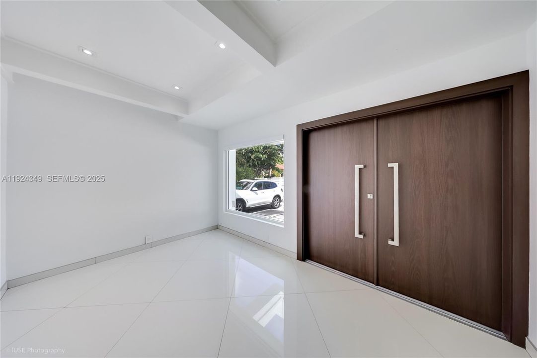 For Rent: $15,000 (3 beds, 2 baths, 2322 Square Feet)