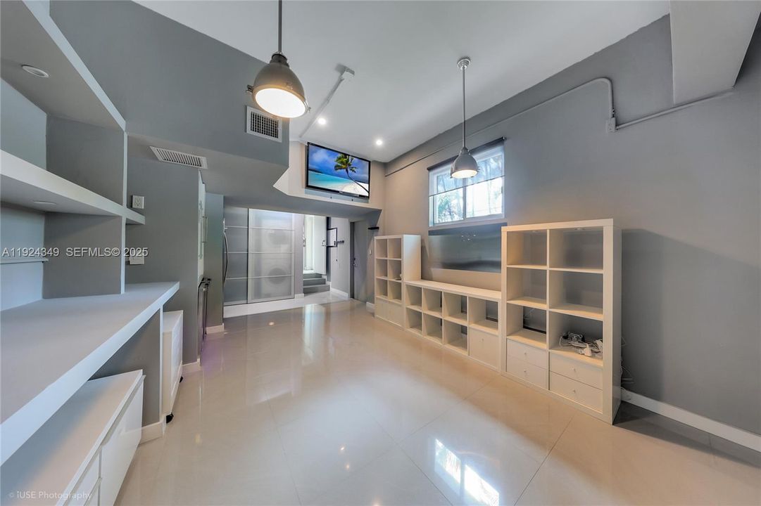 For Rent: $15,000 (3 beds, 2 baths, 2322 Square Feet)