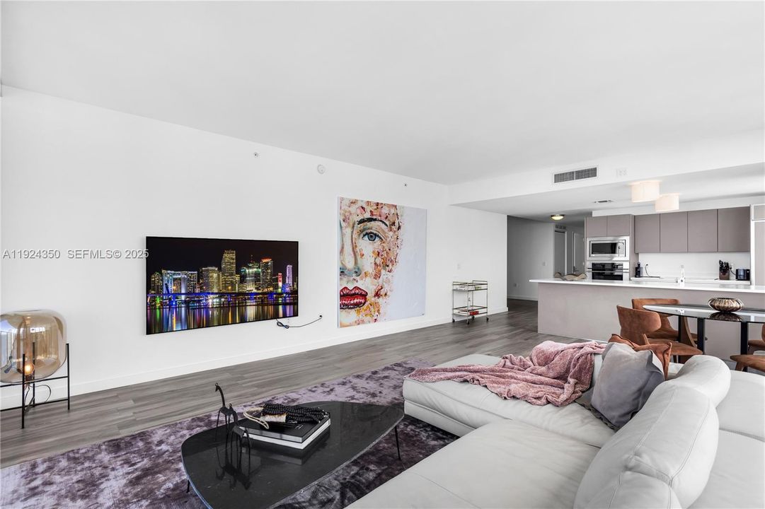 待售: $1,150,000 (2 贝兹, 2 浴室, 1311 平方英尺)