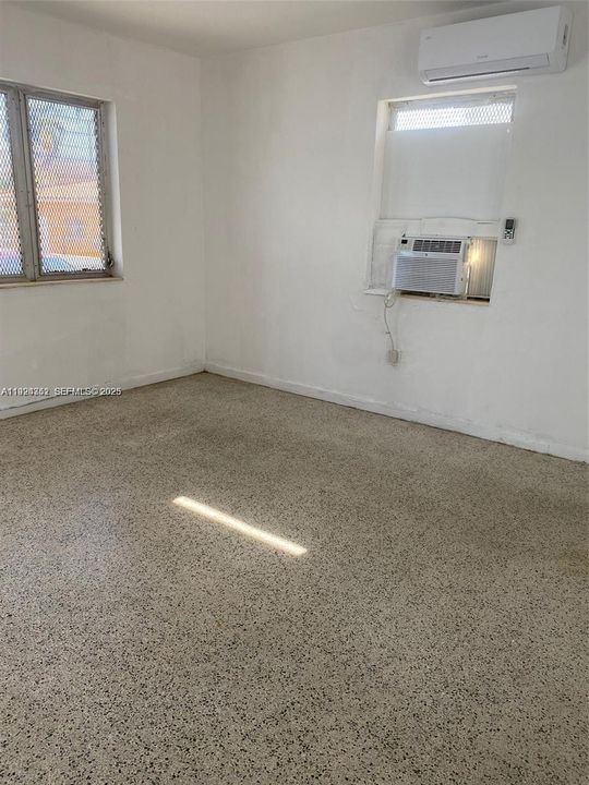 В аренду: $1,600 (0 спален, 1 ванн, 1912 Квадратных фут)