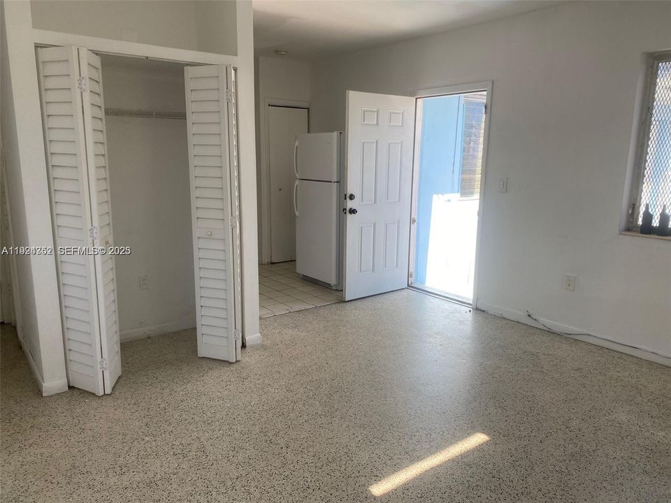 В аренду: $1,600 (0 спален, 1 ванн, 1912 Квадратных фут)