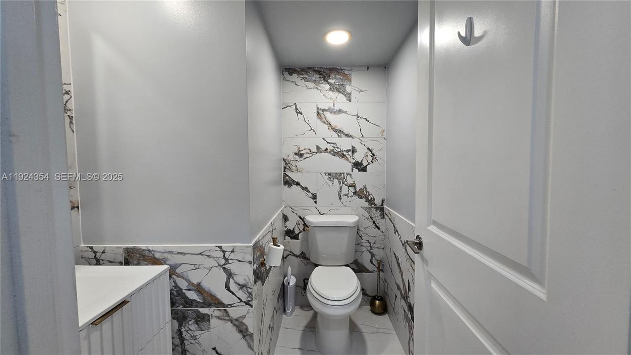 For Sale: $649,999 (4 beds, 3 baths, 2086 Square Feet)